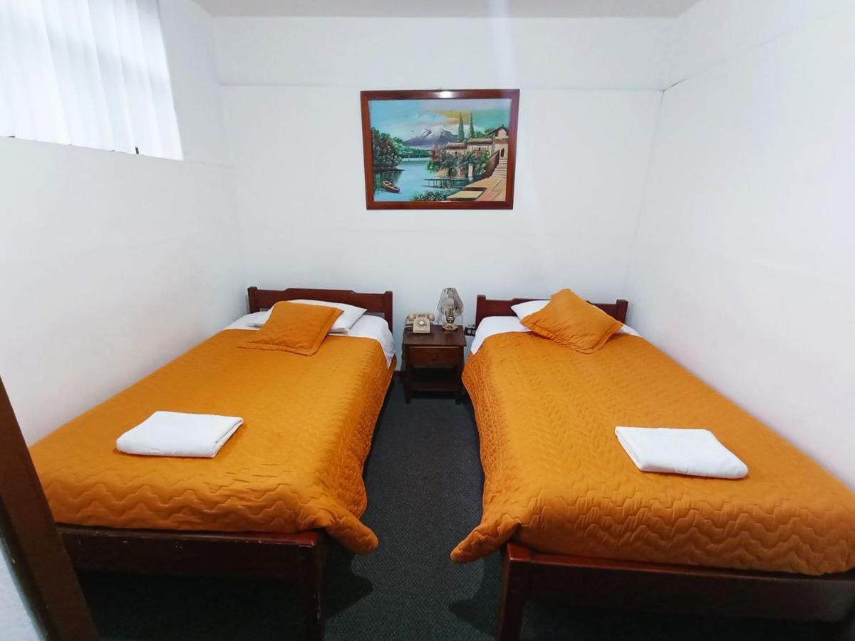 Hotel 9 De Octubre Quito Exterior photo