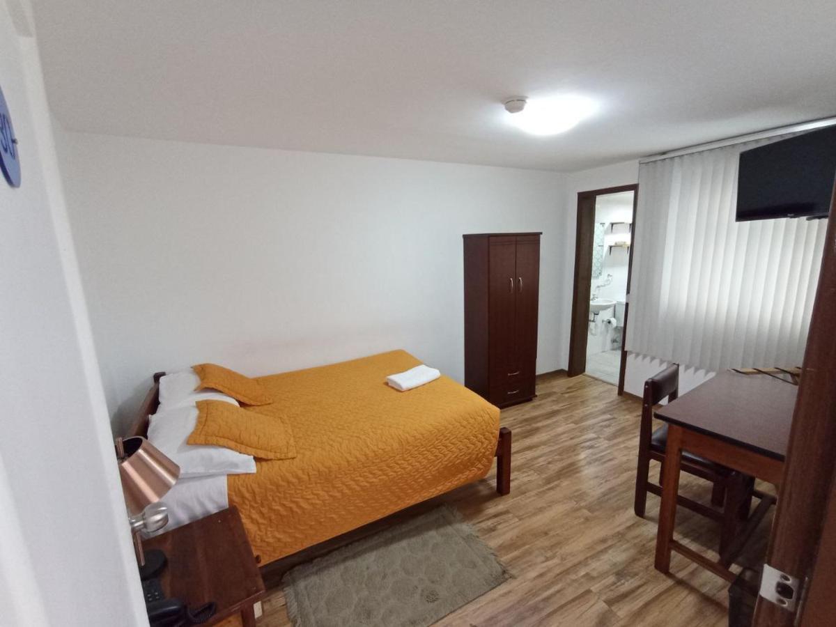 Hotel 9 De Octubre Quito Exterior photo